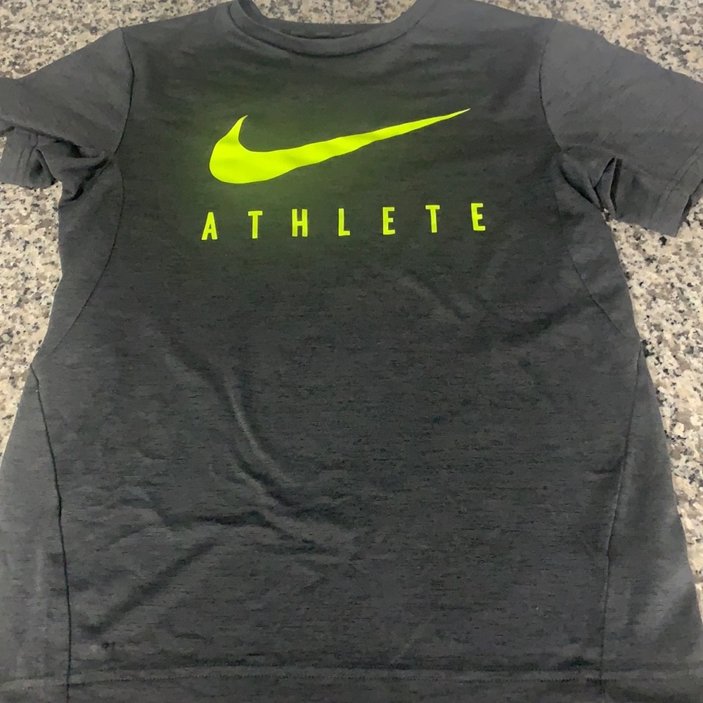 Nike tshirt large - dri-fit boys 10-12